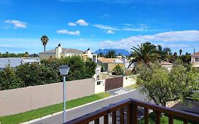 Lovely 2 Bedroom Condo With Balcony And A View!